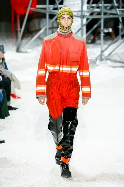 Look 64